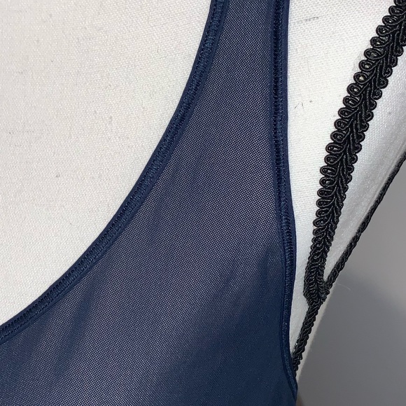 LULULEMON Athletica women’s criss cross navy top size large 10 12 - Picture 8 of 9